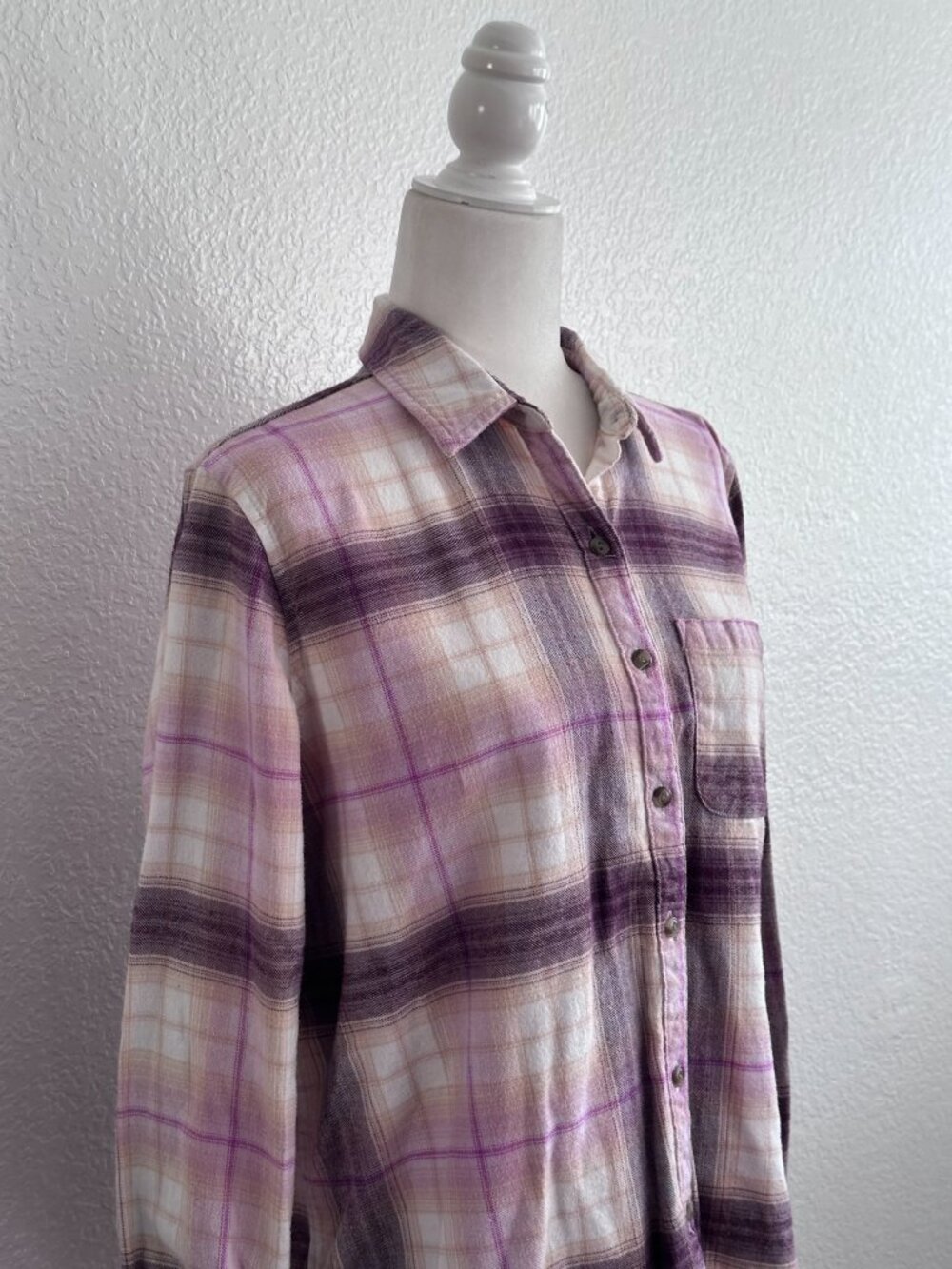 Universal Thread Plaid Flannel Button-Up Shirt | Purple Pink Plaid | Size Small - Picture 3 of 7